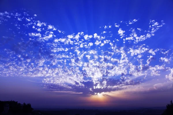 Nádherné jiskřivé západ slunce — Stock fotografie