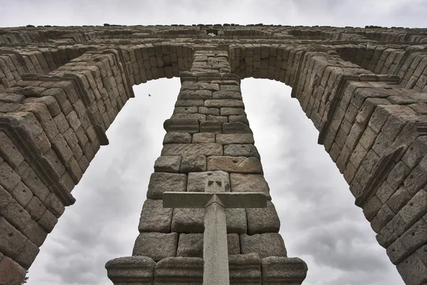 Акведук в Сеговии — стоковое фото