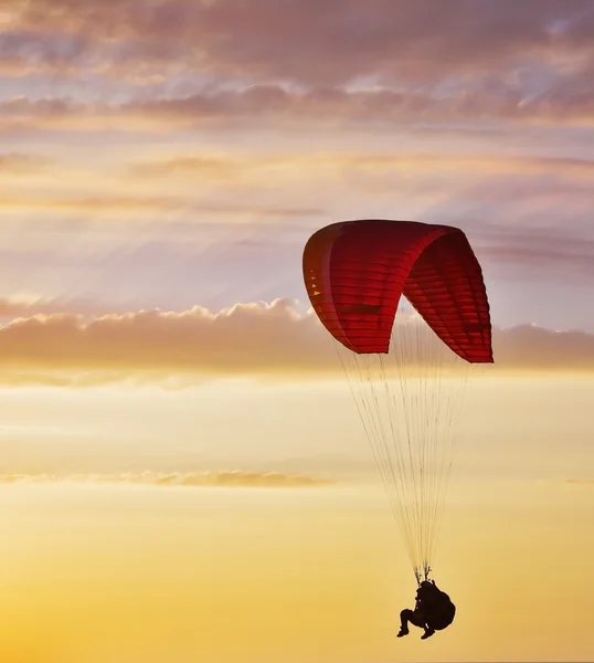 Flight on an operated parachute — Stock Photo, Image