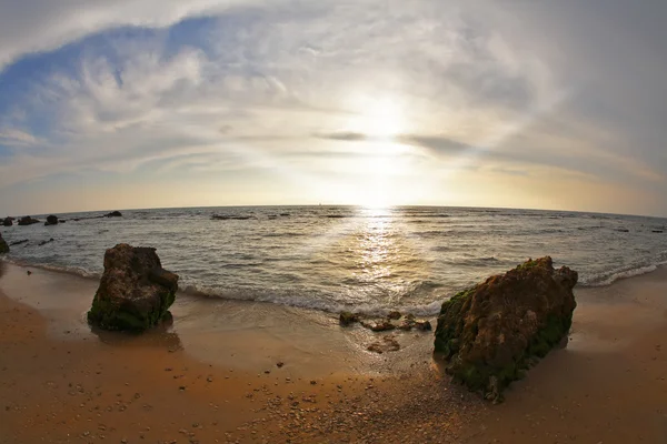 The sunset on coast of Mediterranean sea — Stock Photo, Image