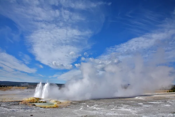 Το πολύ γνωστό geysers και θερμών πηγών — Φωτογραφία Αρχείου