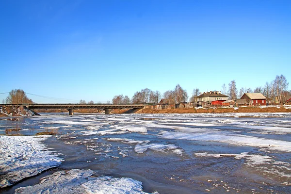 Guida del ghiaccio sul fiume — Foto Stock