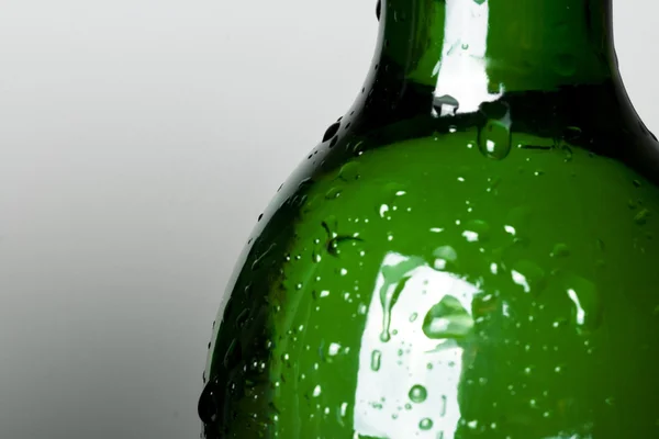 Waterdruppels op fles — Stockfoto
