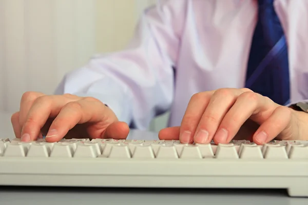 Hands on a keyboard. — Stock Photo, Image