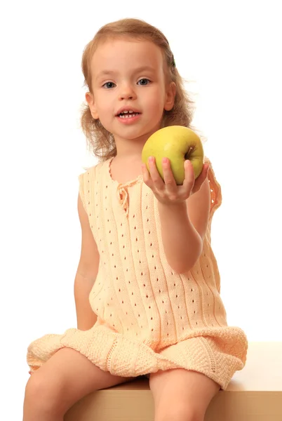 Dívka s jablkem. — Stock fotografie
