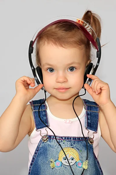 Meisje met headsets. — Stockfoto