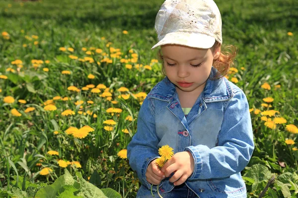 Little girl with dandelions. — Stock Photo, Image