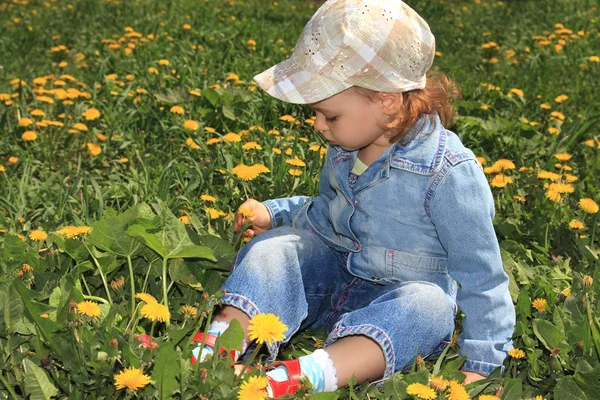 Little girl with dandelions. — Stock Photo, Image