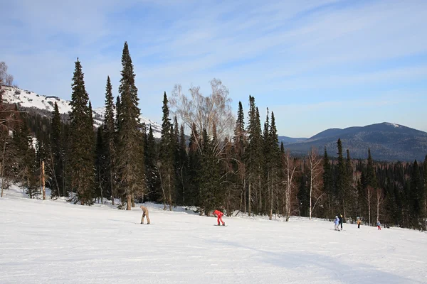 Berg-skiër resort. — Stockfoto
