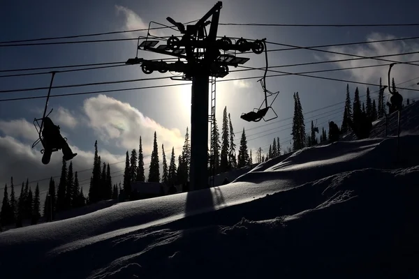 Berg-skiër lift. — Stockfoto