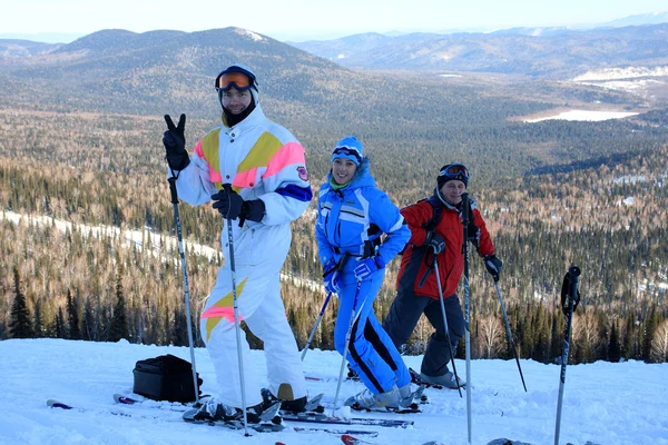 Mountain-skiers on the top of mountain. — Stock Photo, Image