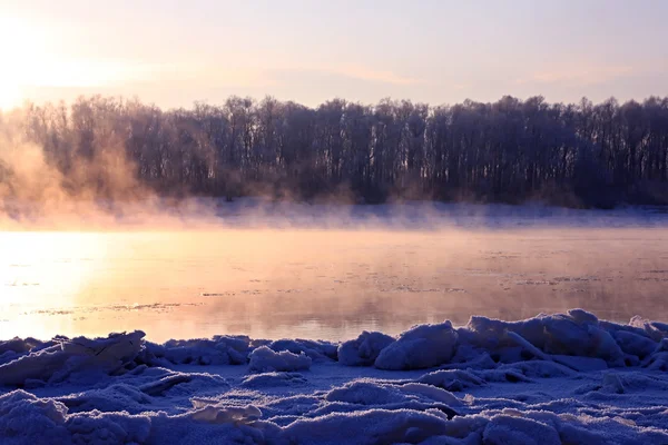 Kış manzarası. nefes Nehri — Stok fotoğraf
