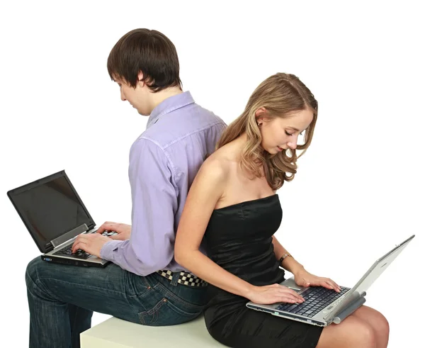Meisje en collega's met-laptops. — Stockfoto
