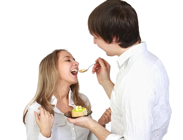 Um tipo alimenta uma rapariga. — Fotografia de Stock