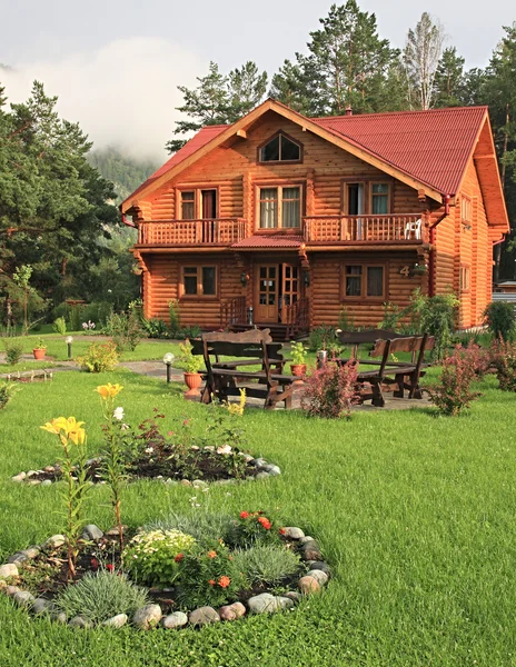 Maison d'habitation en bois . — Photo