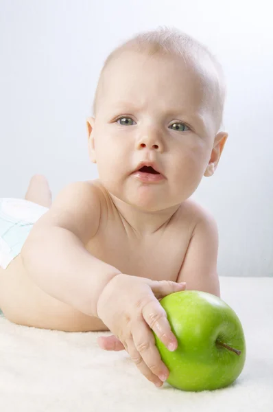 Babe and an apple #6 — Stock Photo, Image