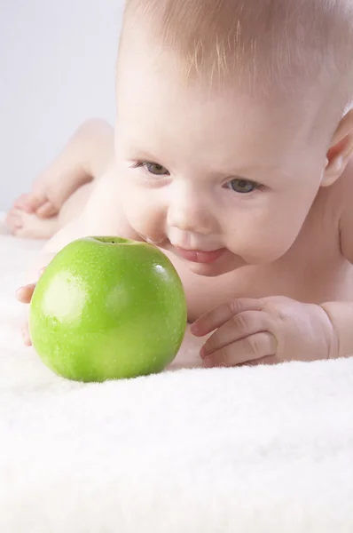 Babe and an apple #6 — Stock Photo, Image