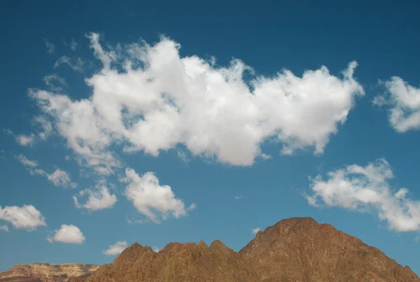 Небо и горы — стоковое фото