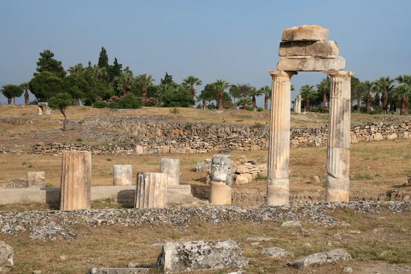 Ruïnes op de oude Romeinse stad hierapolis — Stockfoto