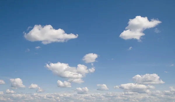在天空中的白云 — 图库照片