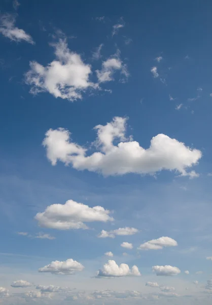 Nuvole bianche in un cielo — Foto Stock