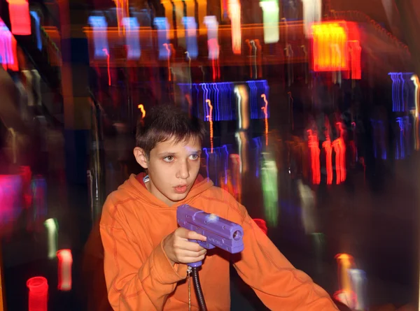 Teenager playing gambling — Stock Photo, Image