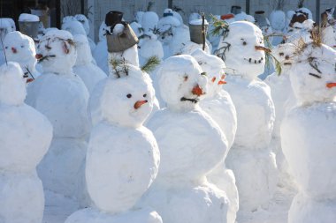 Snowmen crowd clipart