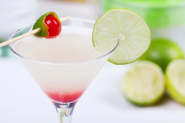 Cocktail with lime juice — Stock Photo, Image