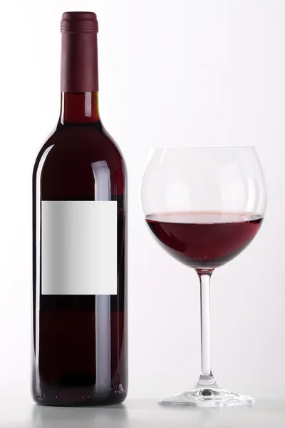 赤ワインのボトルとグラス — ストック写真