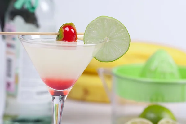 Cocktail with lime juice — Stock Photo, Image