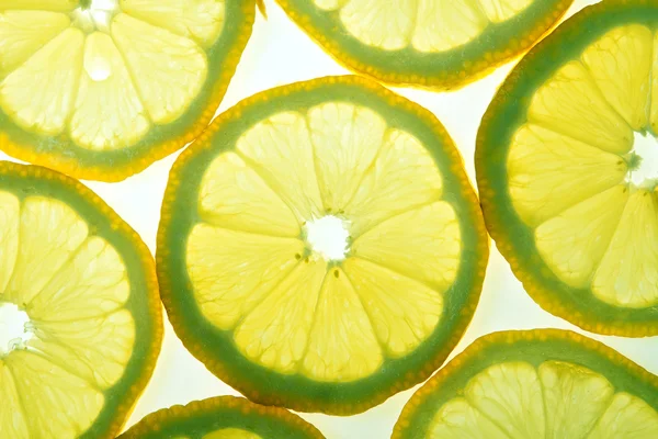 Скибочками лимона жовтий — стокове фото