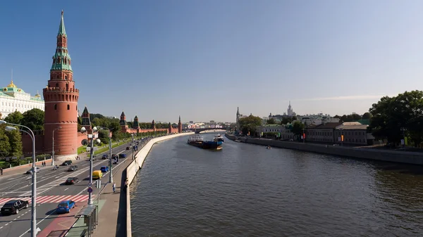 The Moscow Kremlin and the Moscow River — Stock Photo, Image