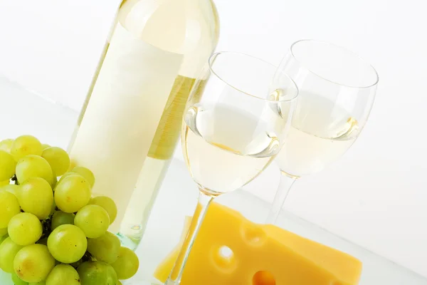 Bottle of white wine, wine glasses, grap — Stock Photo, Image