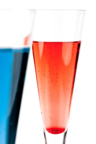Roter und blauer Champagner-Alkohol-Cocktail — Stockfoto