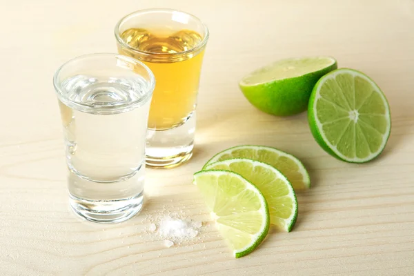 Blanc och guld tequila med lime — Stockfoto
