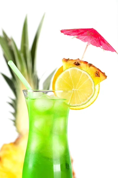 Zelený tropický koktejl s ananasem, — Stock fotografie