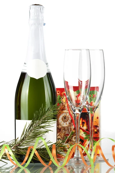 Láhev šampaňského, dvě sklenice a sma — Stock fotografie