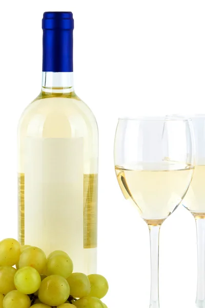 Botella de vino blanco y dos copas de vino —  Fotos de Stock
