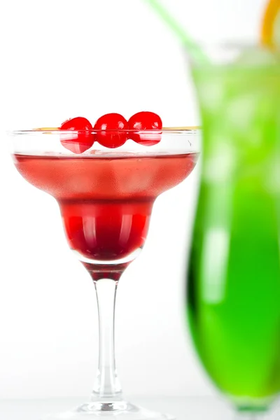 Gröna och röda tropiska drinkar — Stockfoto