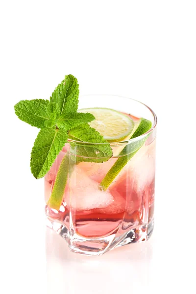 Pink alcohol cocktail with lime slices — Stock Photo, Image