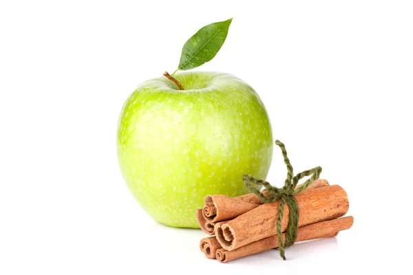 Zielone jabłko z cynamonem — Zdjęcie stockowe