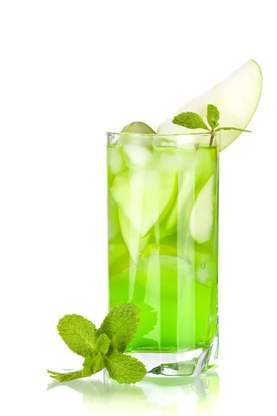 Зеленый коктейль с яблоками и мятой — стоковое фото