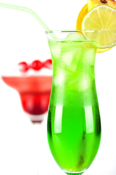 Cocktail tropicali verdi e rossi — Foto Stock