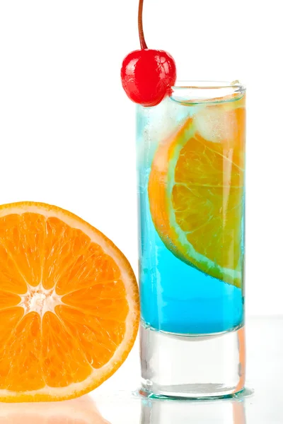 Alcohol cocktail with blue curacao — Stock Photo, Image
