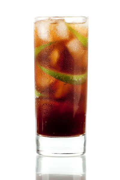 Cuba libre alcohol cocktail — Stockfoto