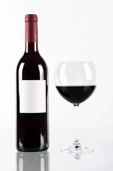 赤ワインのボトルとグラス — ストック写真
