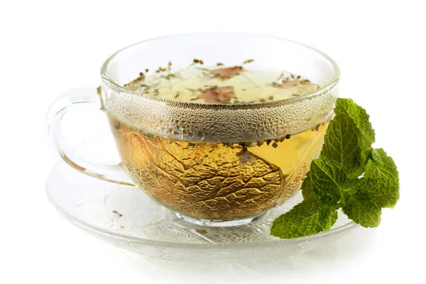 Чашка зеленого чаю з лимоном і м'ятою — стокове фото