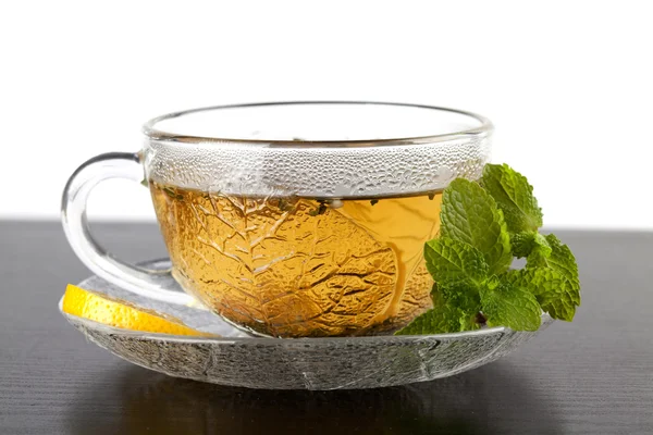 레몬과 민트와 녹차의 컵 — 스톡 사진