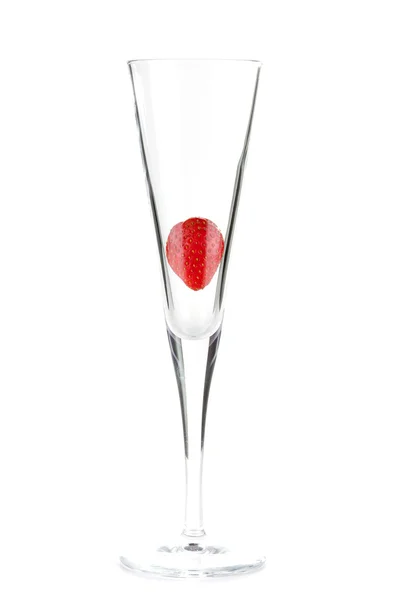 Truskawki w kieliszku szampana — Zdjęcie stockowe