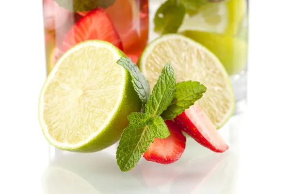 Lime, jordgubbe och mynta — Stockfoto